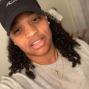 Meet your Posher, Alexia